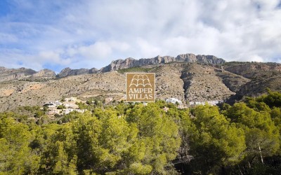 Amplio y luminoso apartamento con garaje cerrado a la venta en la Sierra de Altea.